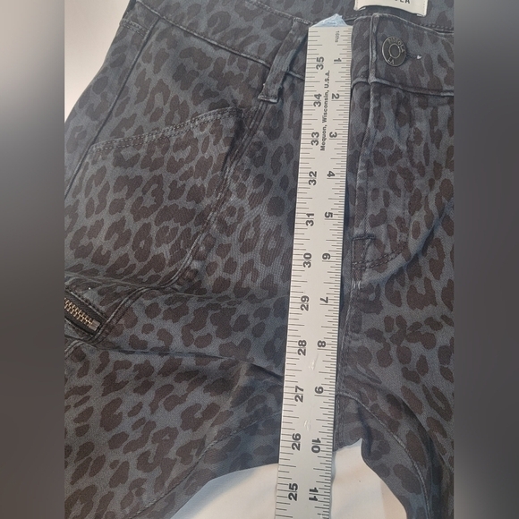 PISTOLA 27-IN Hannah Leopard Print Cargo Skinny Jean Gold Tone Cargo Zippers - Picture 3 of 9
